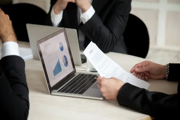 Informationen an Investoren weitergeben und dadurch bessere Finanzierungskonditionen erhaltenr
